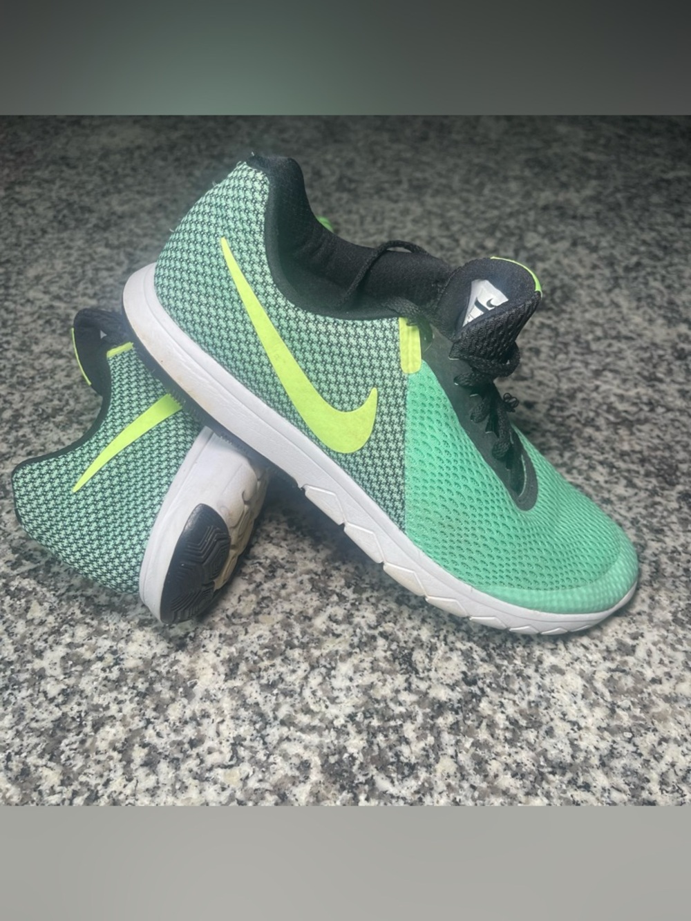 Nike Womens Flex Experience RN 6 881805-300 Green Running Shoes Sneakers Sz 9